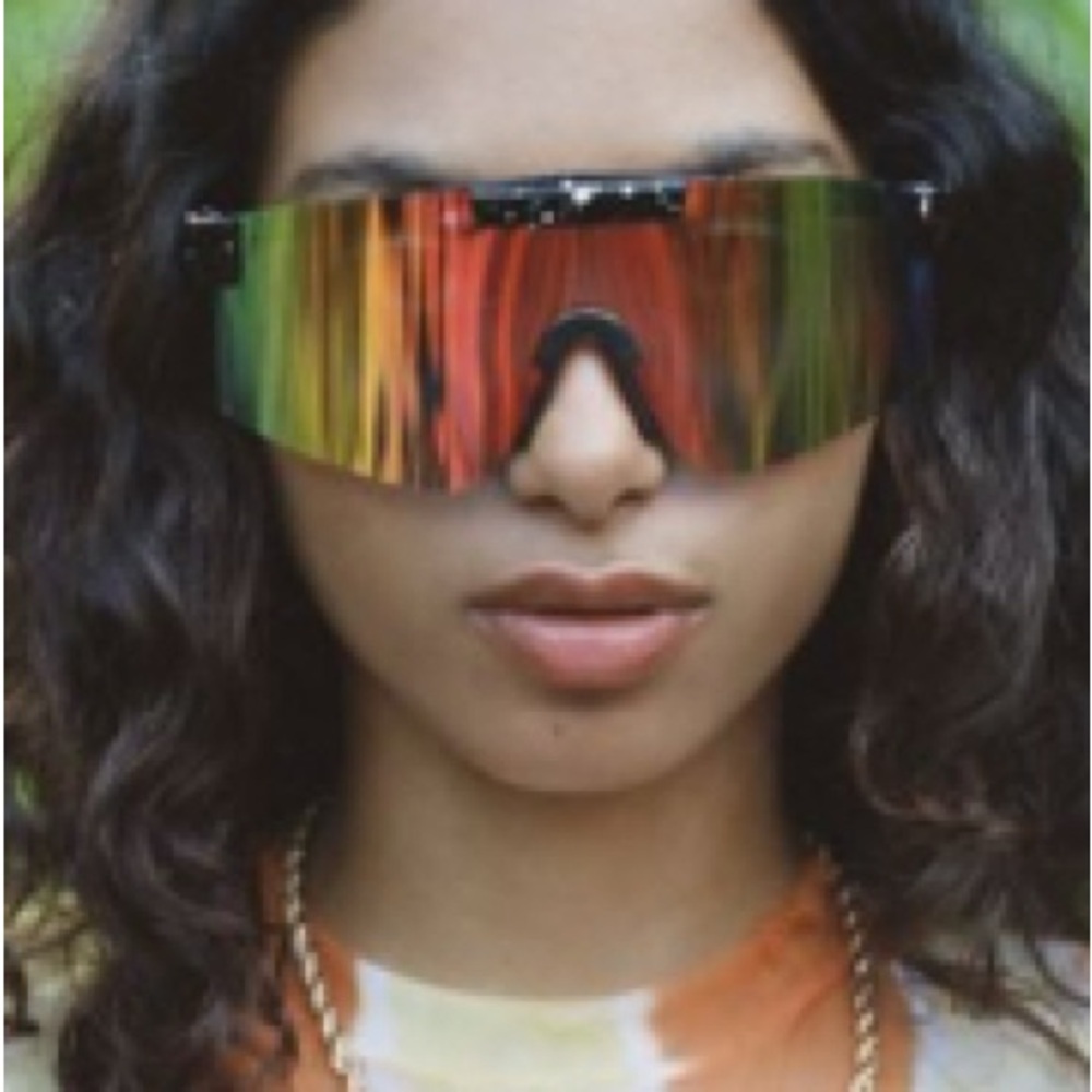 Sporty Sunglasses with Multicolor Lenses